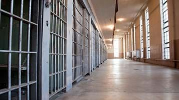 Accidents and assaults at prisons: the physical and psychological impact on officers